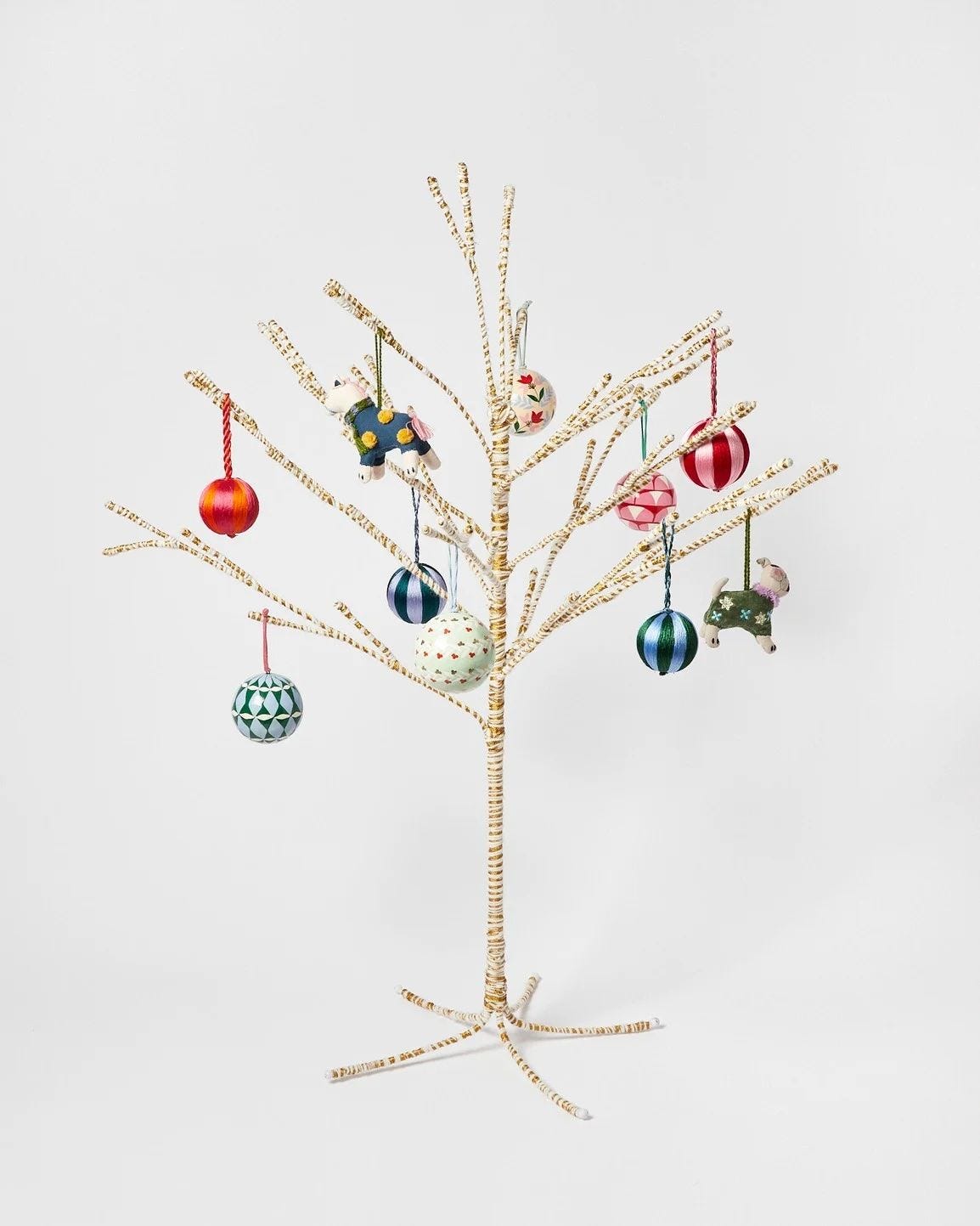 Metallic Thread White & Gold Christmas Tree Large