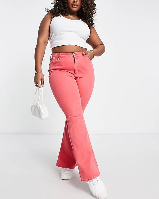 Plus high rise flare jeans warna coral pink Plus high rise flare jeans warna coral pink