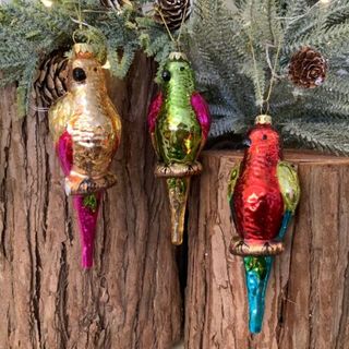 Ensemble de 3 décorations colorées de perroquets