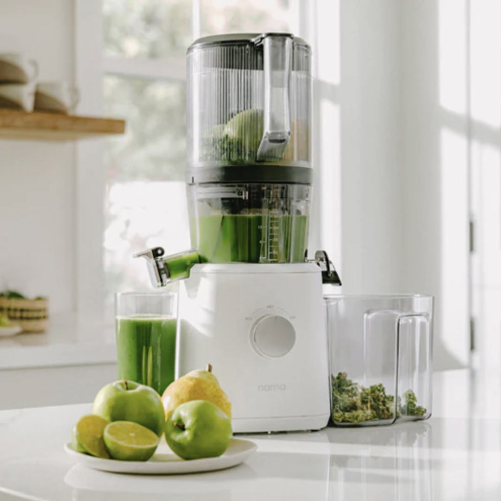 Mini Compact Juicer Machines, SOVIDER Small Cold Press Juicer Easy