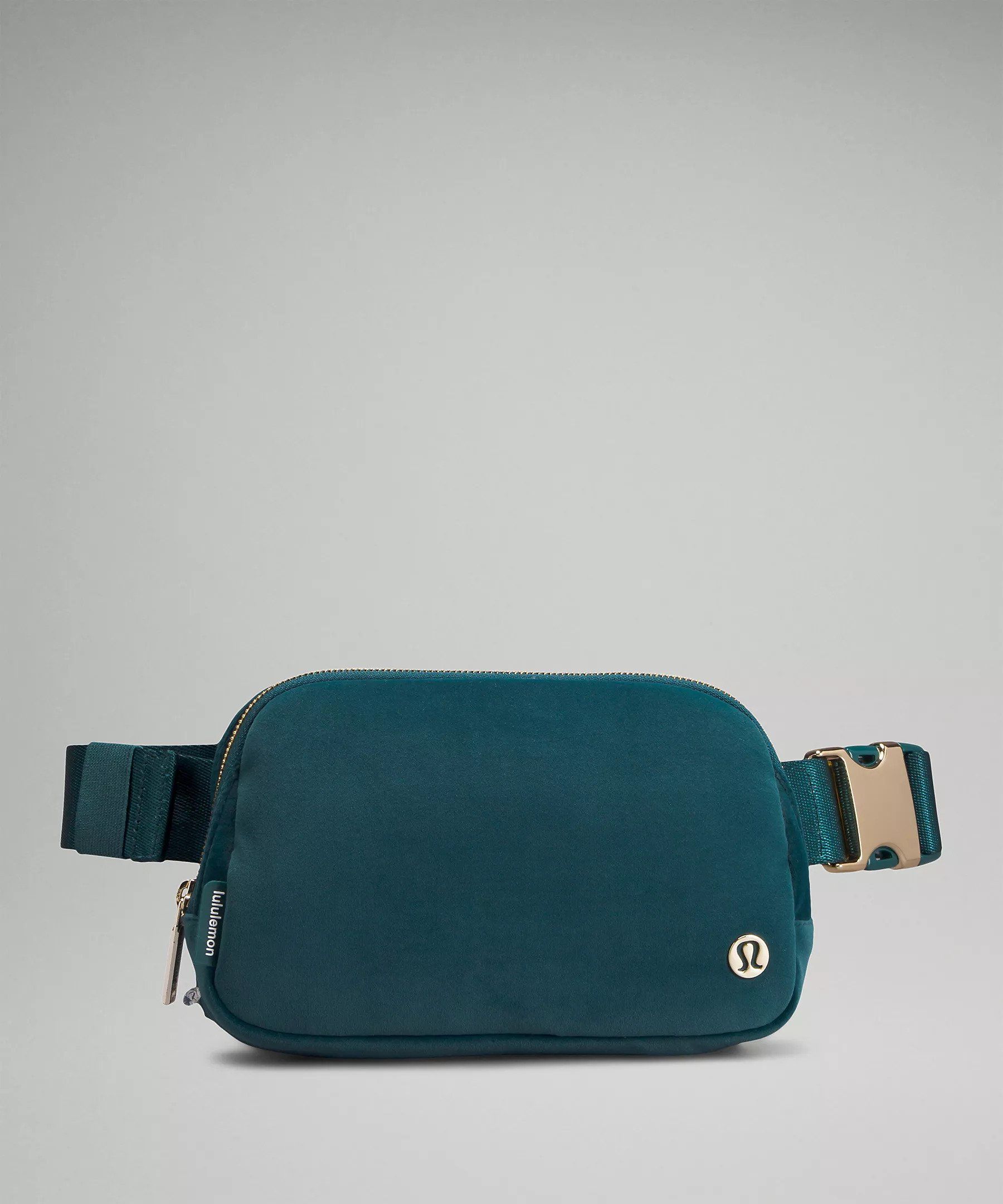 VELOUR shops Lululemon Everywhere Belt Bag Black/Gold