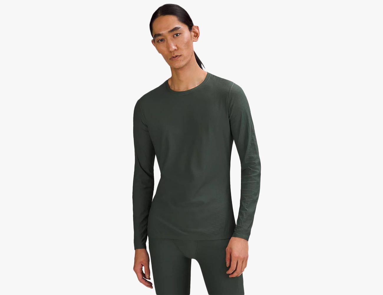 https://hips.hearstapps.com/vader-prod.s3.amazonaws.com/1671112830-best-mens-workout-clothes-refresh-senseknit-running-long-sleeve-online-only-1670959474.jpg