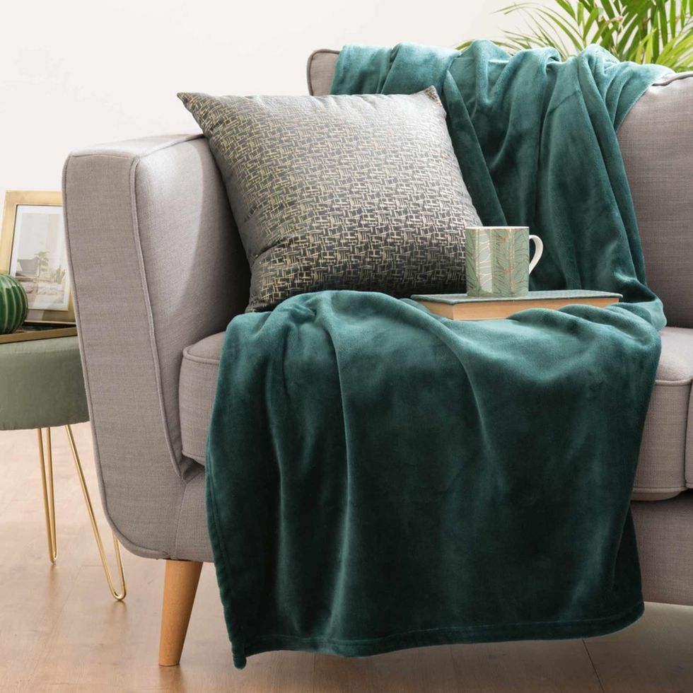 Mantas y cojines para el sofá :: Imágenes y fotos