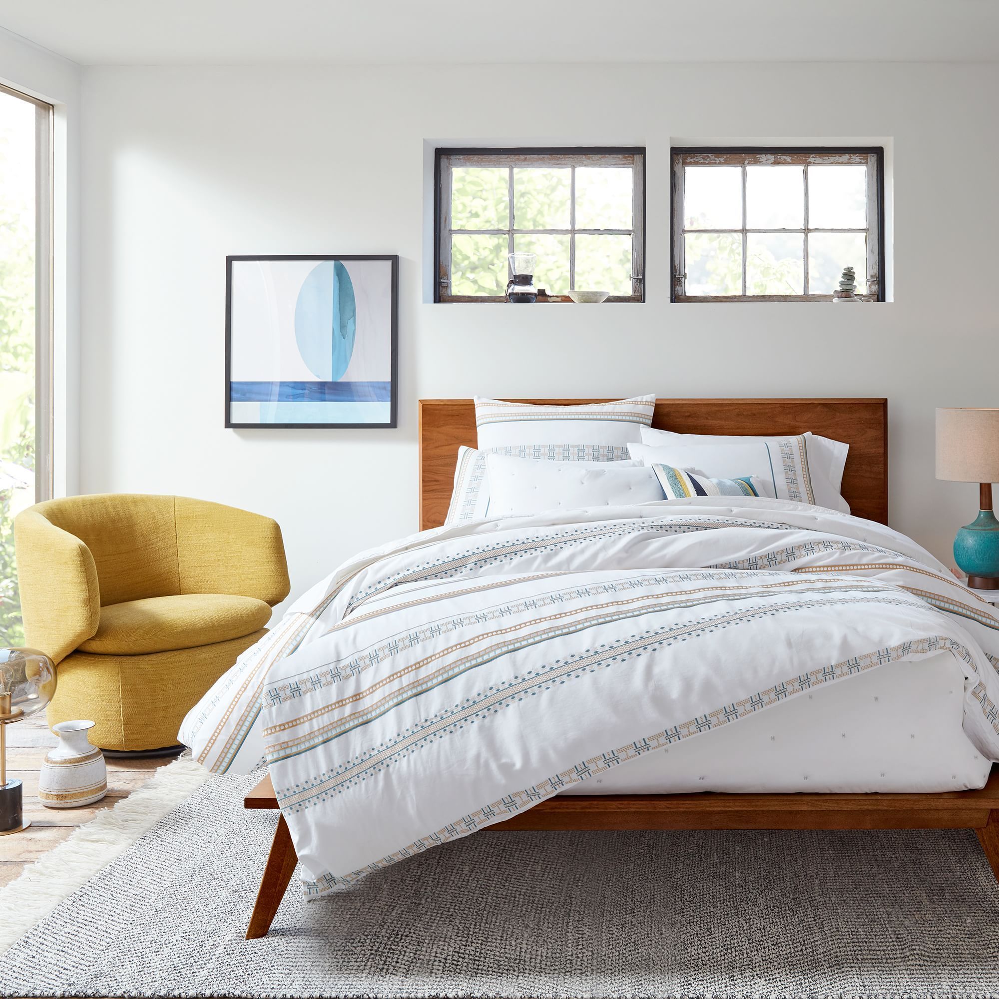 Valencia mid store modern platform bed