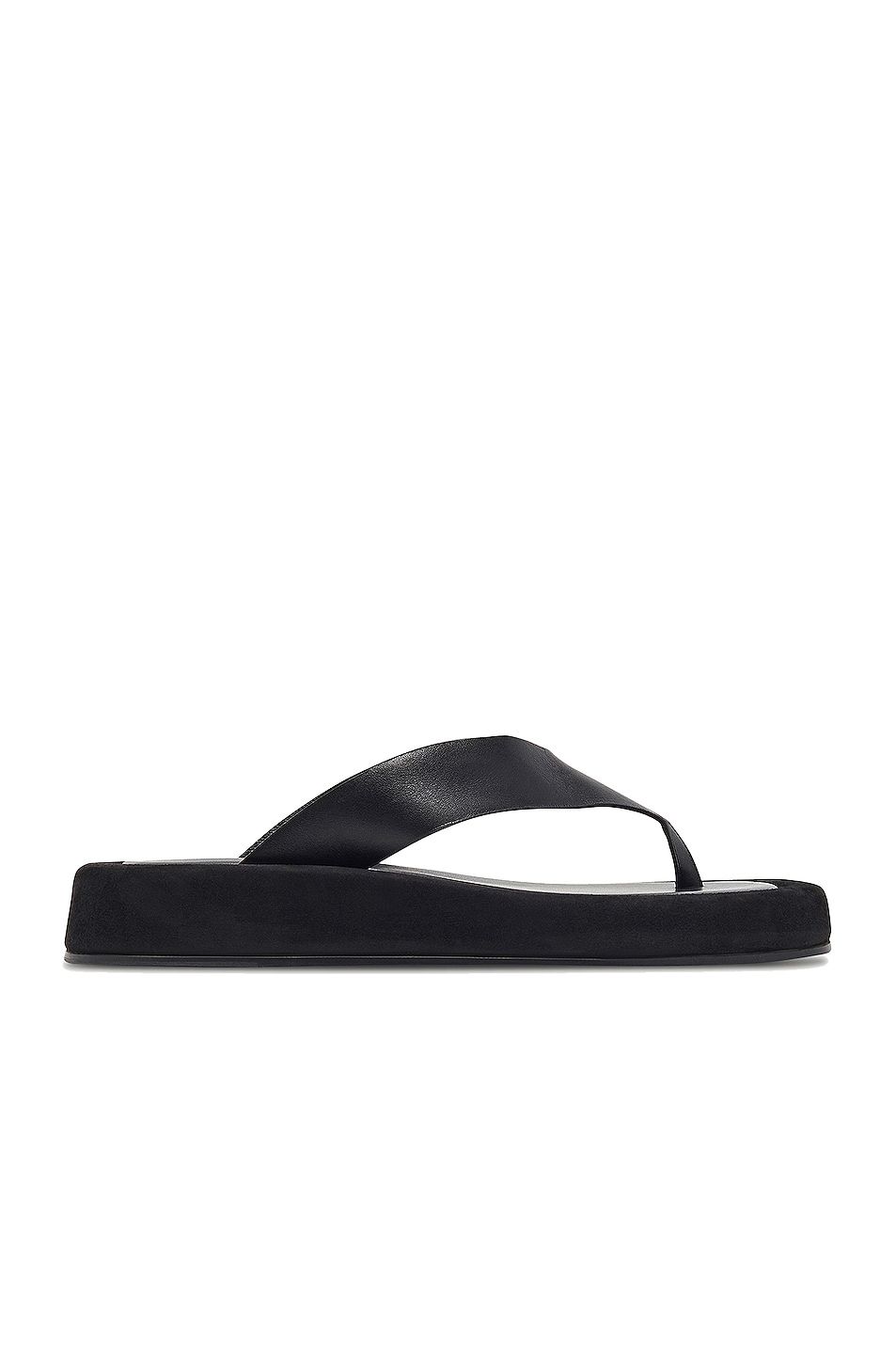 The flip-flip trend is on the upswing, and this was the pair that got things started. We have a feeling we’ll all be wearing them by summer 2023.