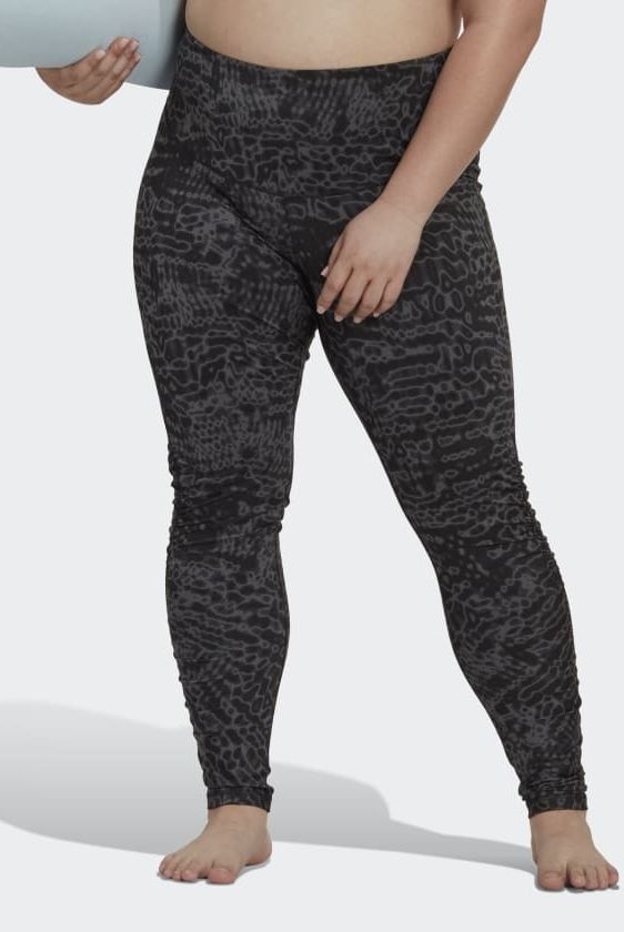How to Pick the Best Plus Size Yoga Pants for Your Body & Needs