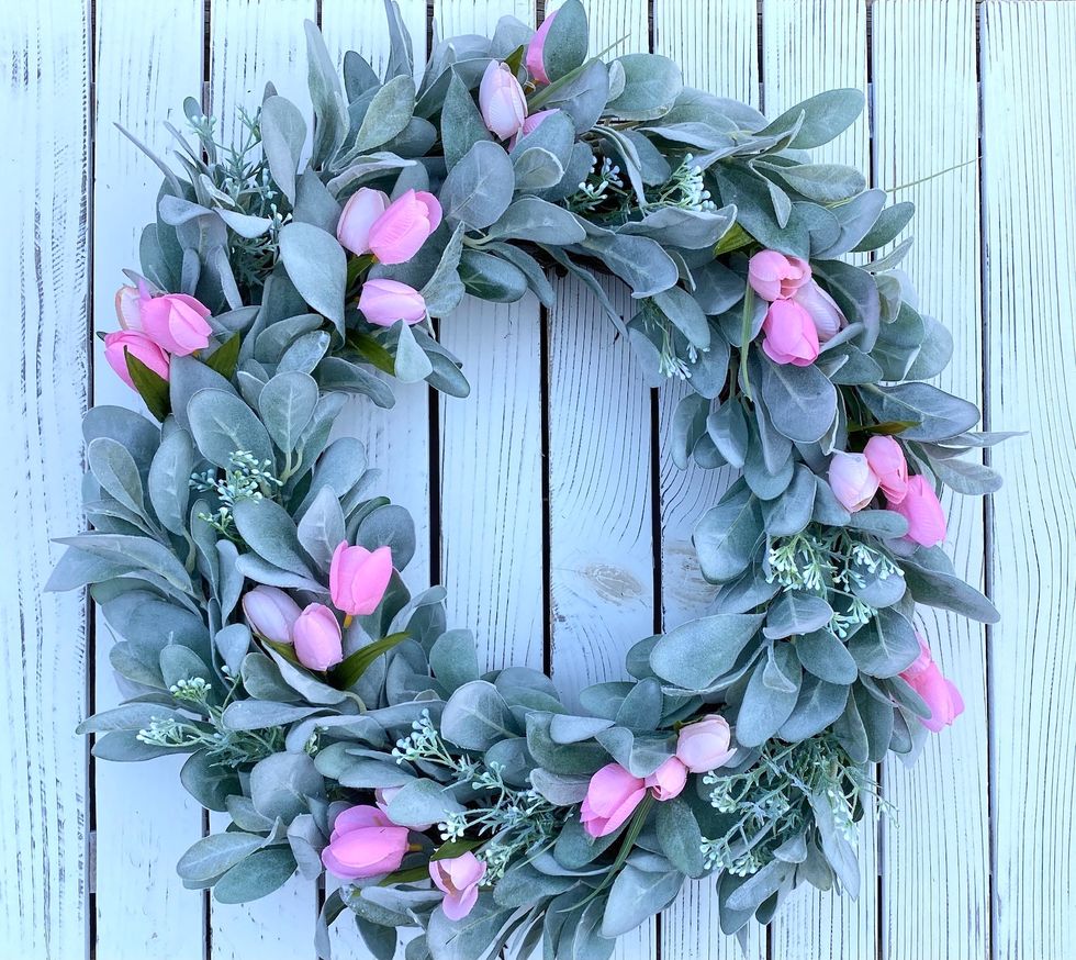 Make Your Own Minimal Spring Wreath - A Blossoming Life