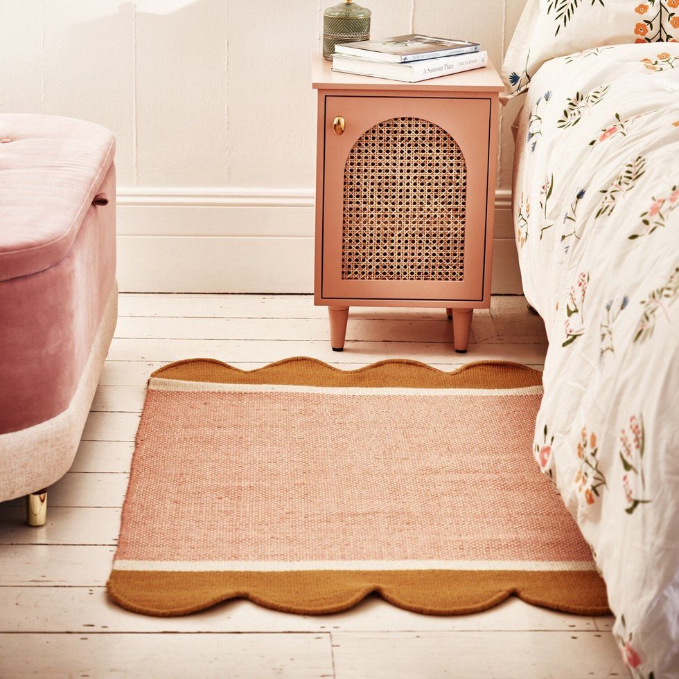 Cecily Scalloped Pink Rug