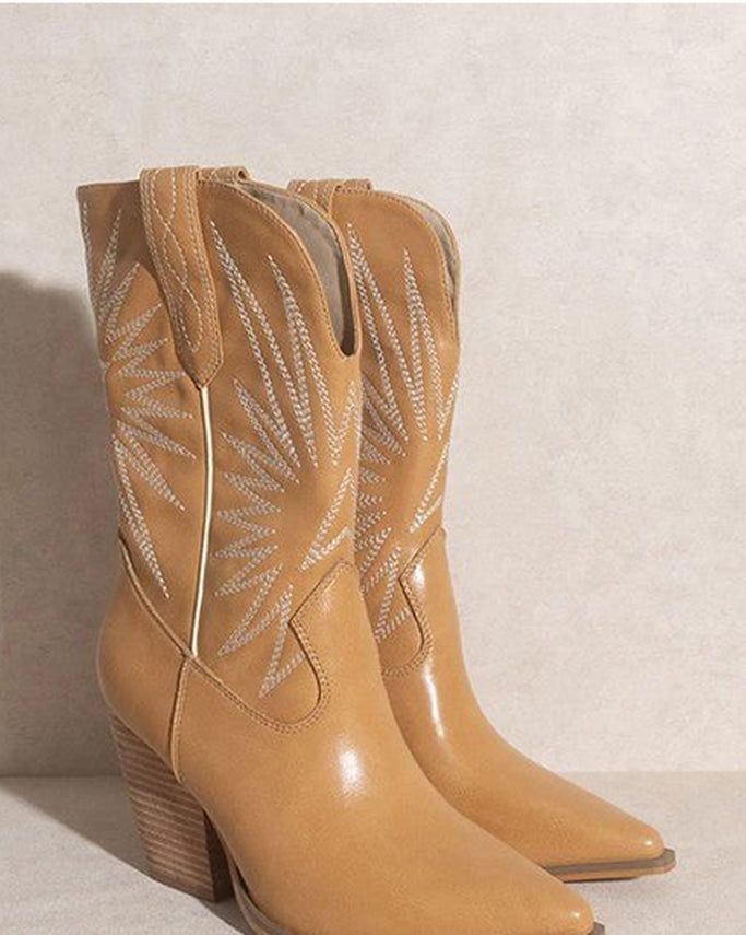 25 Best Women's Cowboy Boots to Wear This Season - 2023 Boots