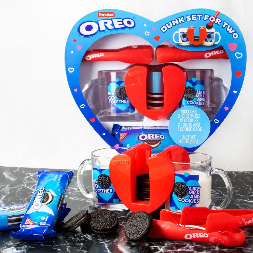 Oreo Cookie Dunking Set in Heart Box