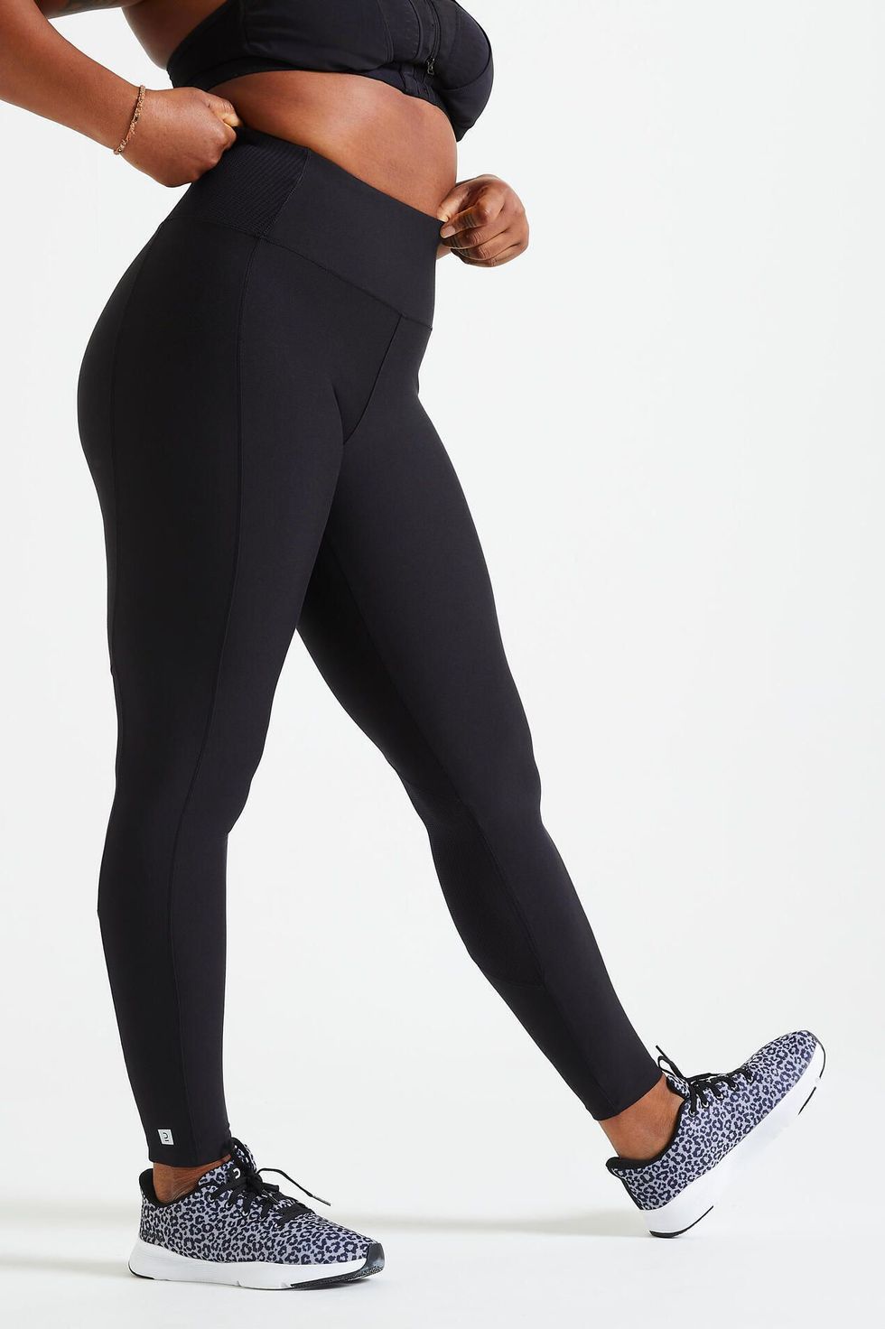 Fitness leggings with phone pocket