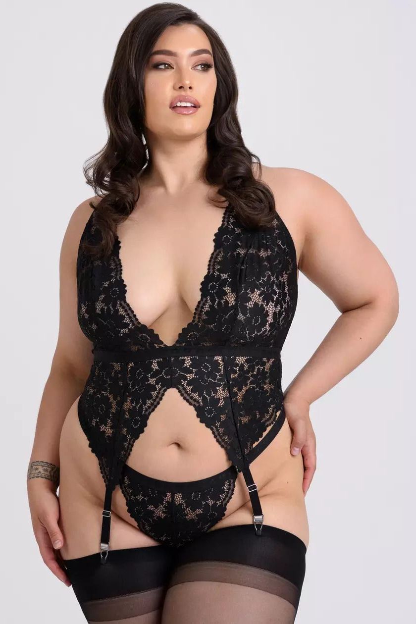Plus Size Mindful black recycled lace bustier set