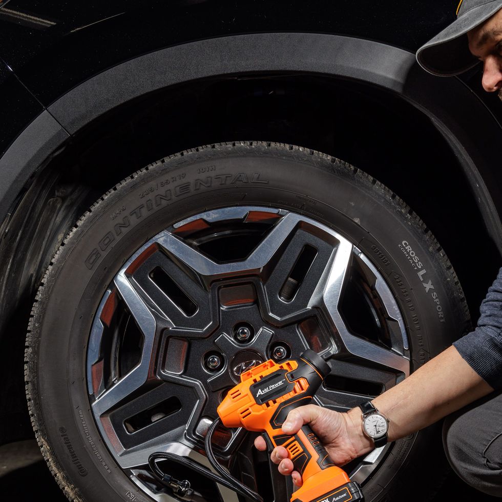 Tyre Inflators: Top-notch cordless tyre inflators for cars and bikes
