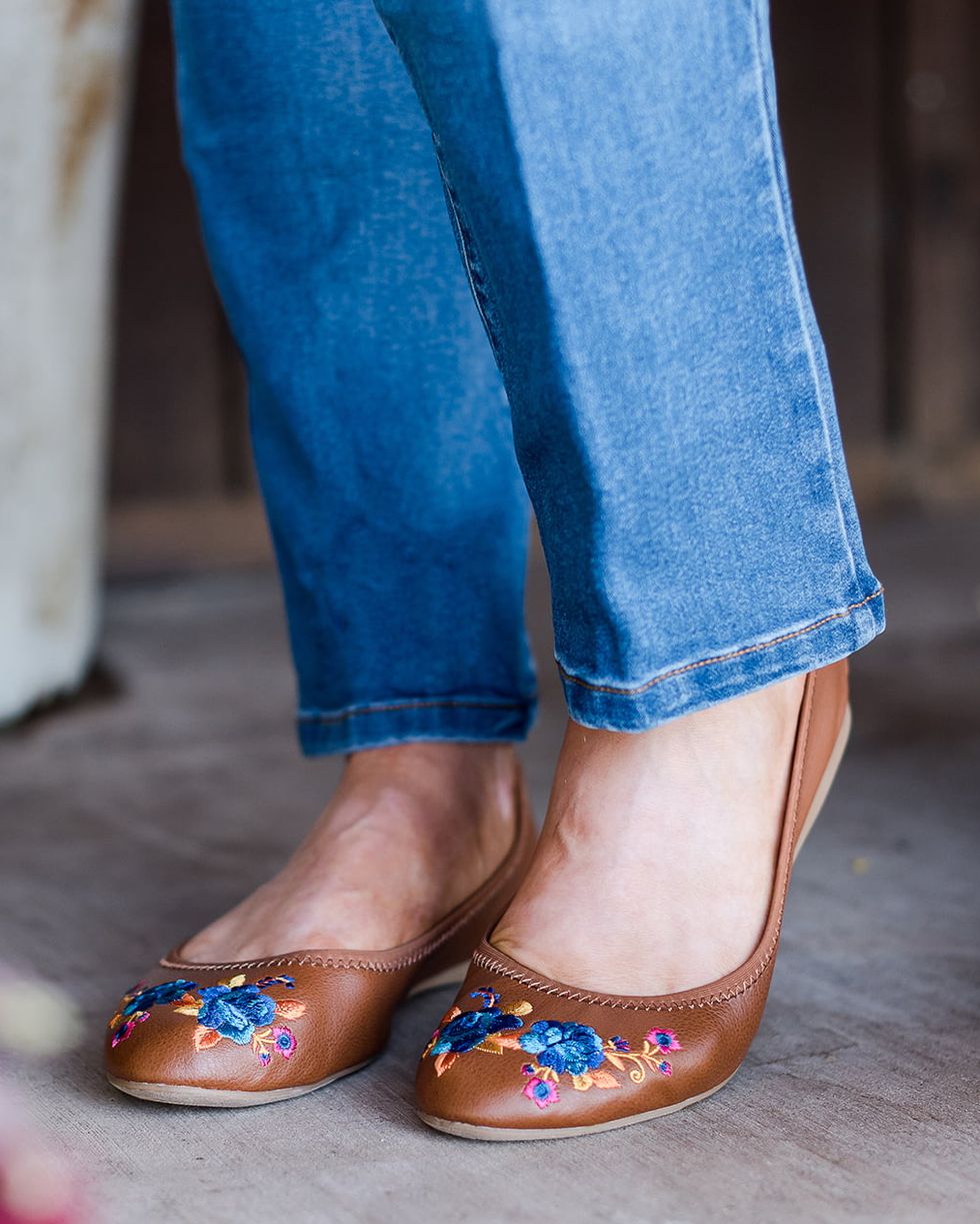 The Pioneer Woman Embroidered Ballet Flats