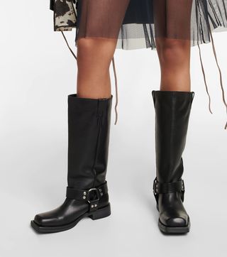 Knee-high leather boots 