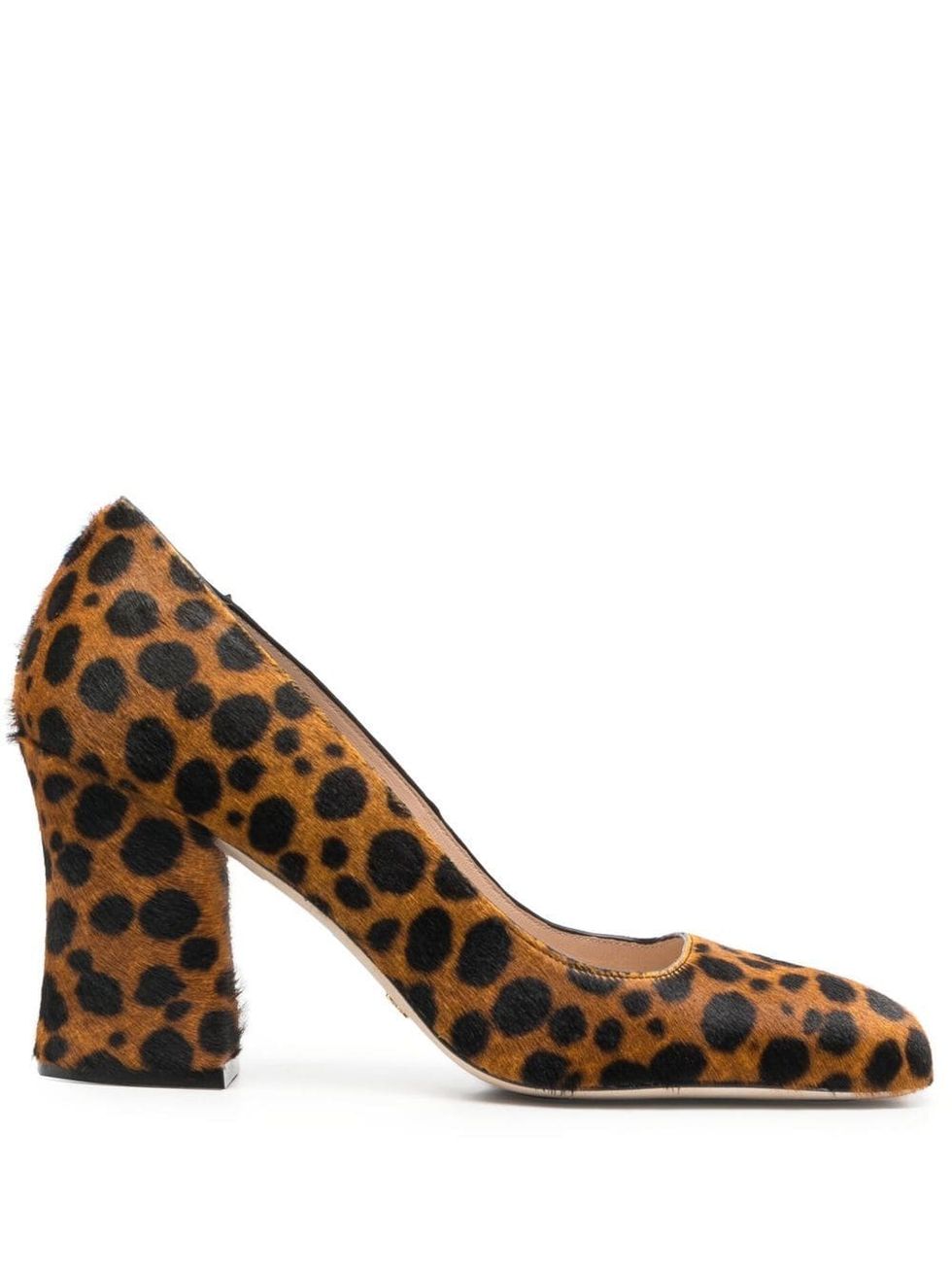 Los zapatos de tacón de leopardo más