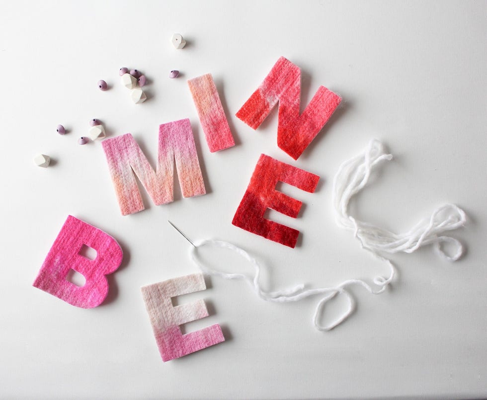 Felt "be mine" garland kit