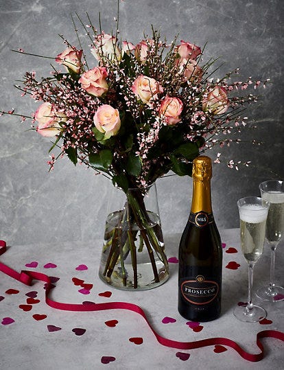 Dozen Pink Roses & Prosecco Bundle (Delivery from 9th February 2023)