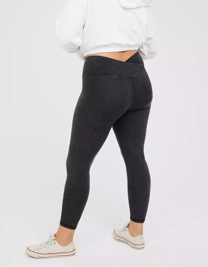 These Crossover Leggings Went Viral On TikTok—And They're On Sale RN 👀