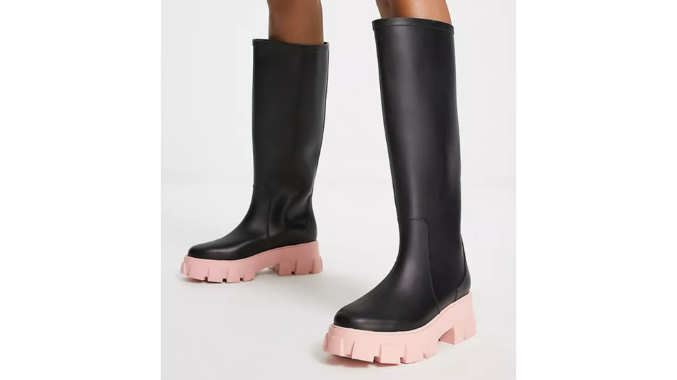 Stivali da pioggia al ginocchio con suola rosa Asos Design 