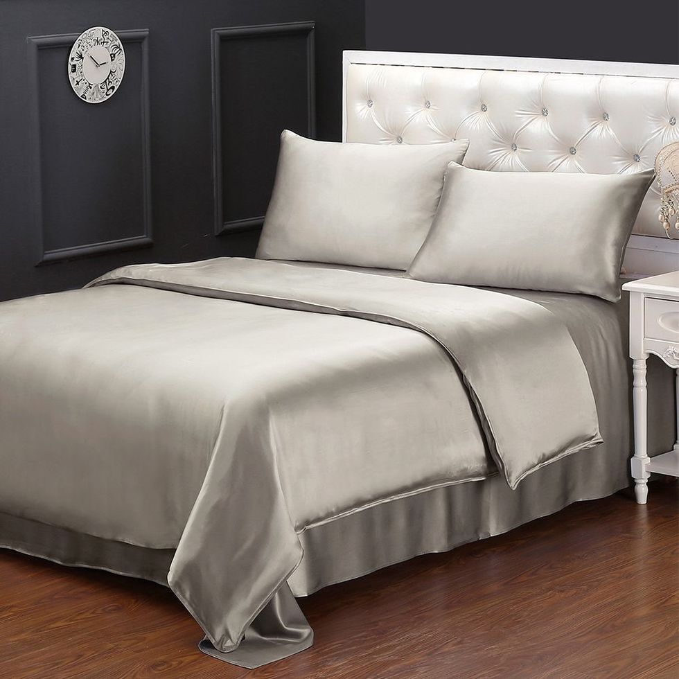 Luxury 4 Psc 22 Momme Mulberry Silk Bedding Set in Gold