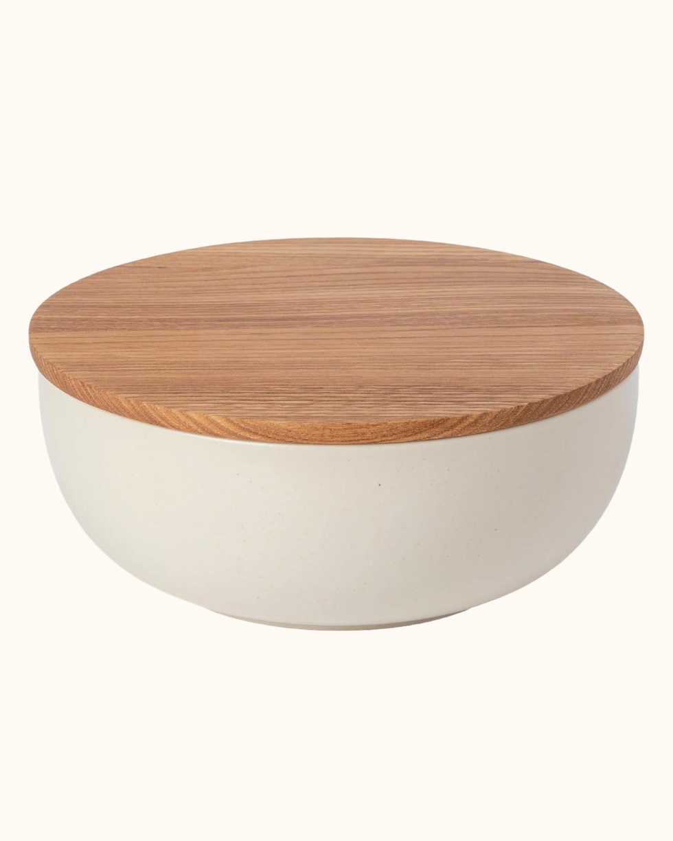 https://hips.hearstapps.com/vader-prod.s3.amazonaws.com/1677000411-pacifica-vanilla-serving-bowl-with-oak-lid-10in_1500x.png?crop=0.800xw:1xh;center,top&resize=980:*