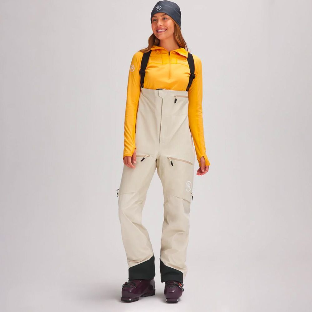 THE BEST SKI/SNOWBOARDING CLOTHING - Petite Side of Style
