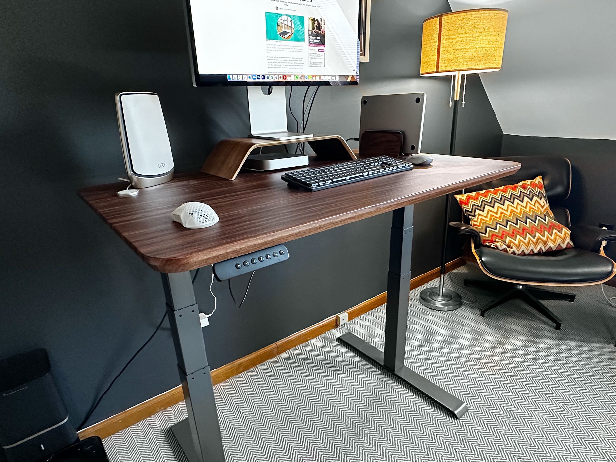 Jarvis electric store standing desk