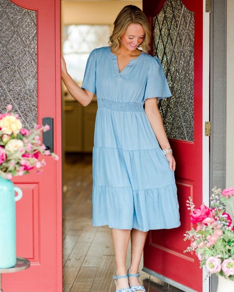 The Pioneer Woman Tiered Dress with Elbow Flutter Sleeves - Light Wash