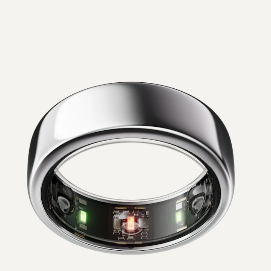 https://hips.hearstapps.com/vader-prod.s3.amazonaws.com/1677775979-1673821670-oura-ring-product-1673821635.png?crop=0.728xw:0.887xh;0.128xw,0.109xh&resize=980:*