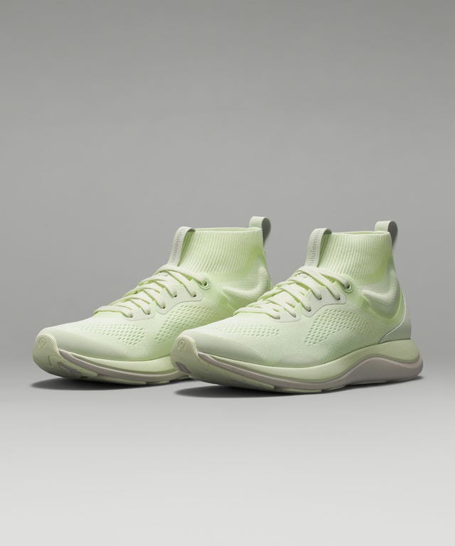 Sepatu Olahraga Wanita Chargefeel Mid