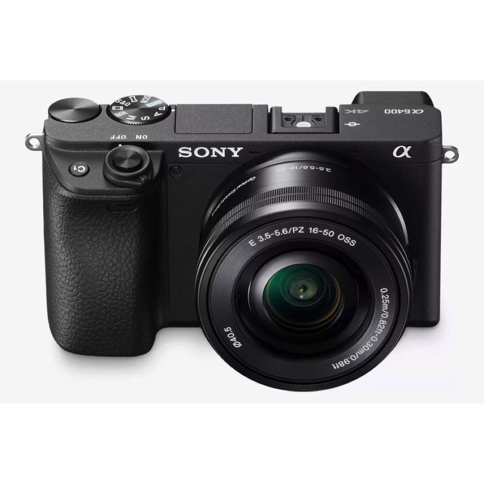 Sony Alpha 6400 with 16-50mm Power Zoom Lens
