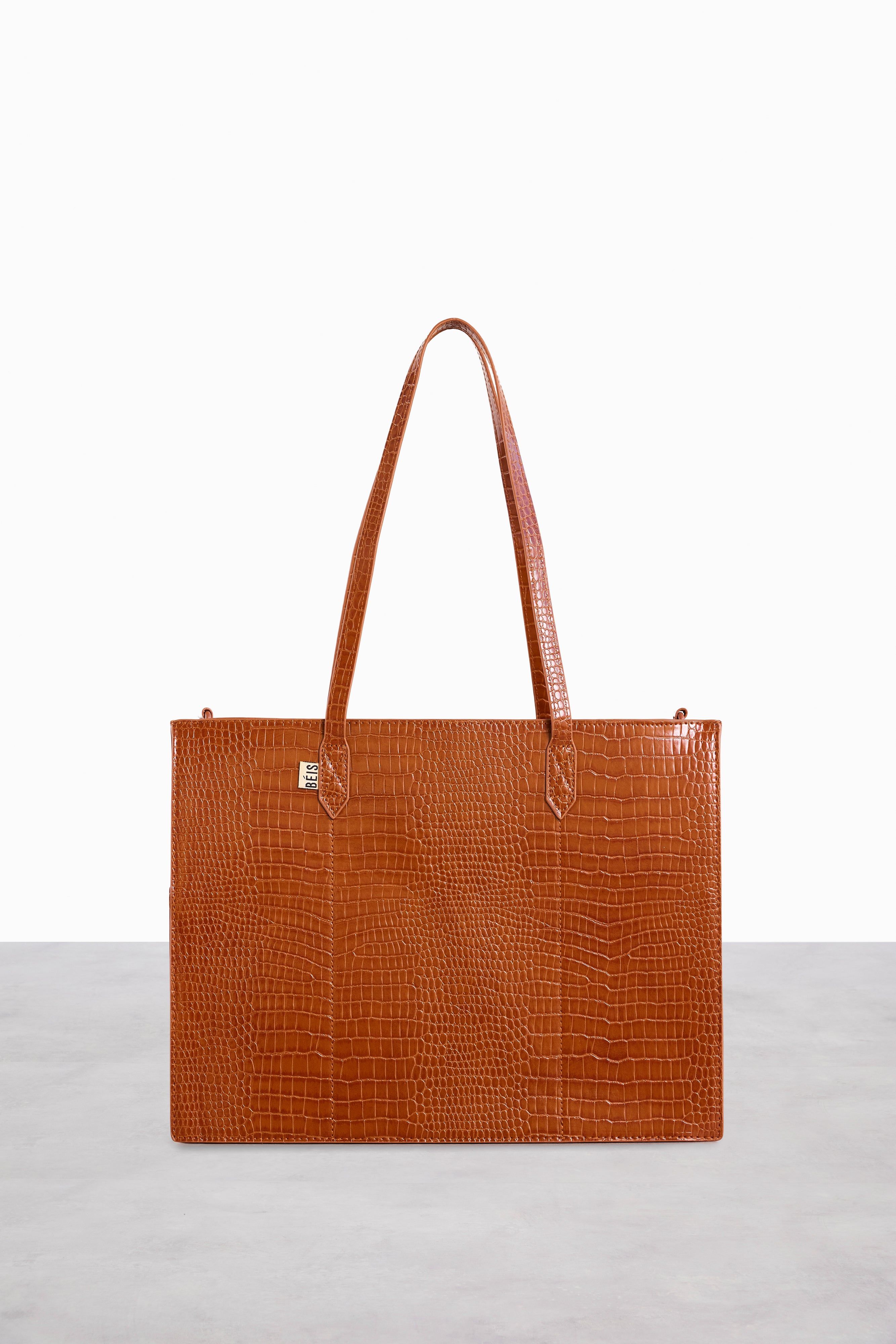 Structured laptop outlet tote