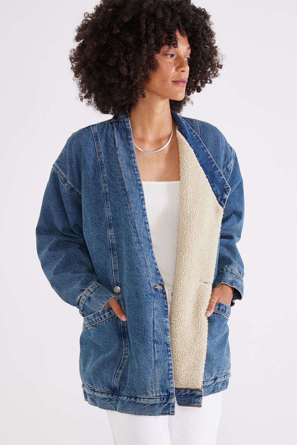 980px x 1470px - Best Jean Jackets for Women - Denim Jackets to Wear This Fall