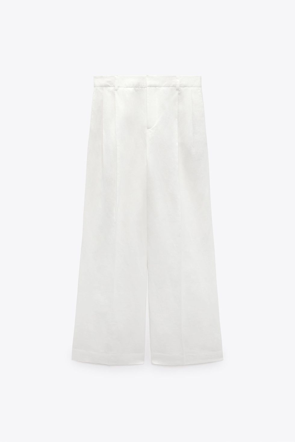 Los pantalones blancos de lino de Zara que las influencers +50