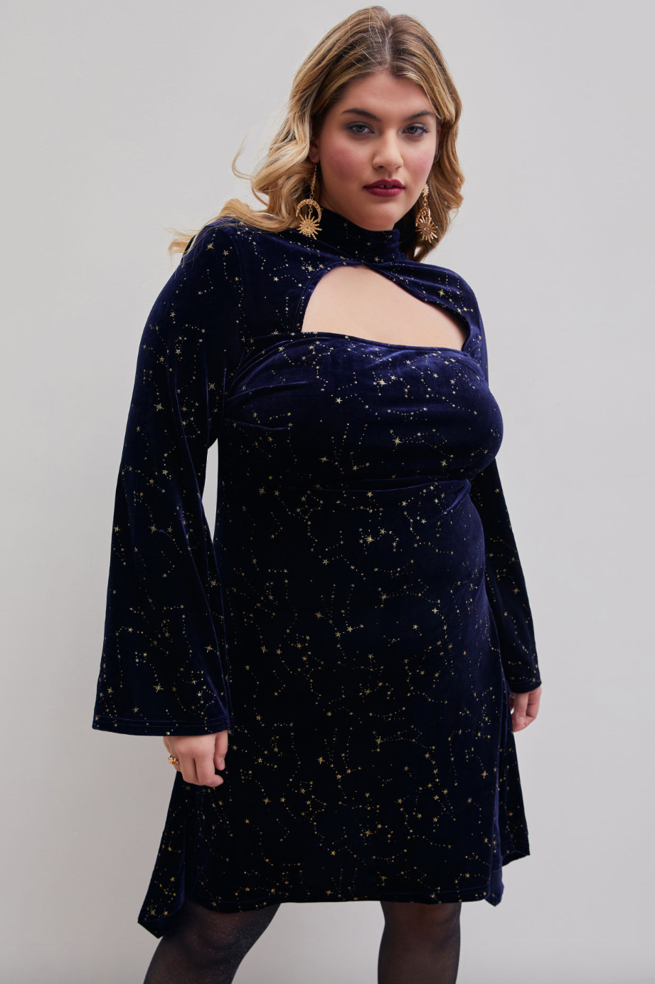 Curve & Plus Velvet Star Pattern Bell-Sleeve Short Dress Curve & Plus Velvet Star Pattern Bell-Sleeve Short Dress