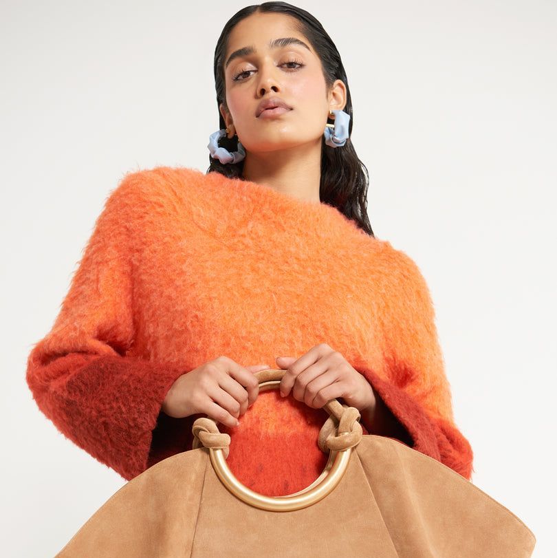 Jumbo Bags Are Autumn's Biggest Trend, According To Zoë Kravitz