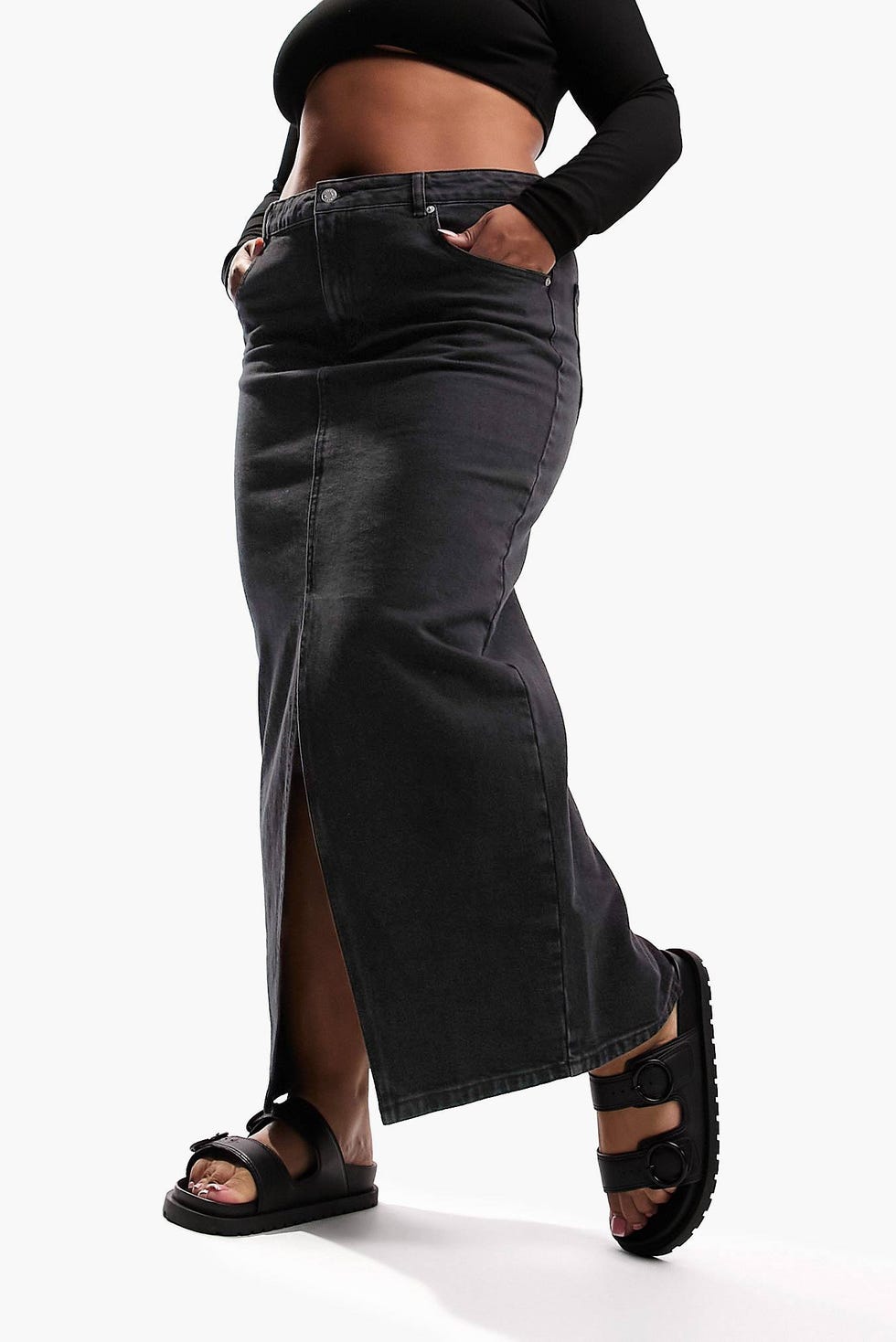 Rok midi denim melengkung dengan hem belah warna hitam wash Rok midi denim melengkung dengan hem belah warna hitam wash