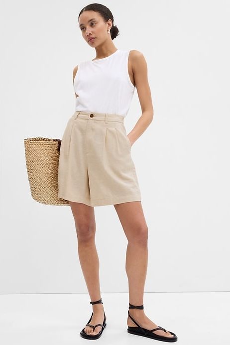 5" High Rise Pleated Linen Shorts 