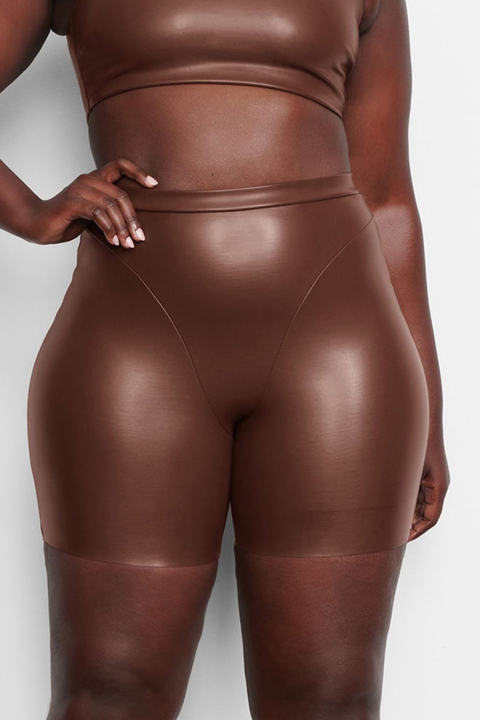 SKIMS Seamless High-Waisted Above The Knee Short - Cocoa