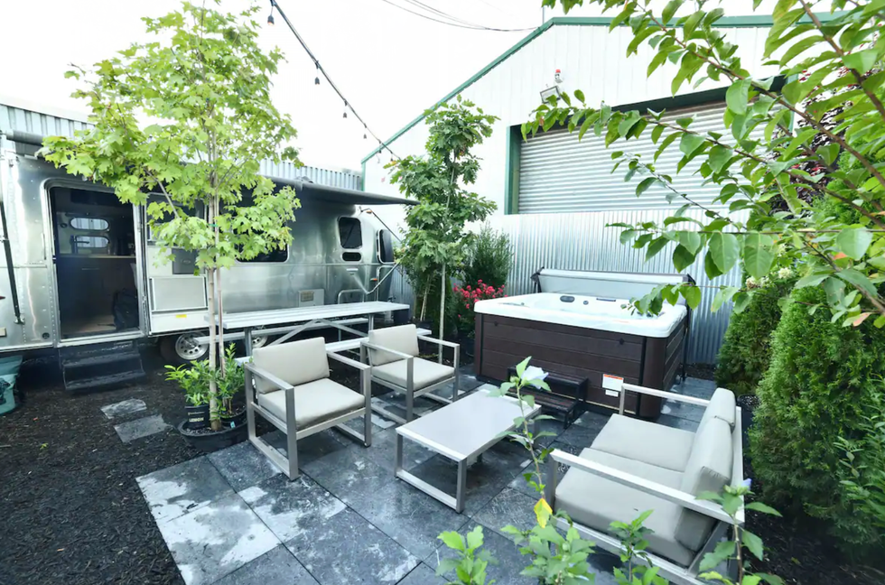 Airstream Forest with Hot Tub and BBQ