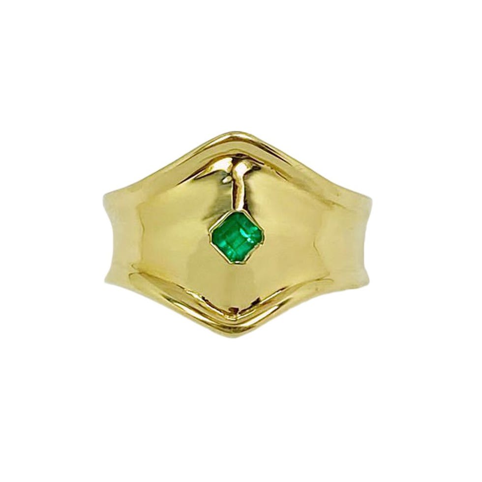 18k Rhombus Signet With Tiny Emerald