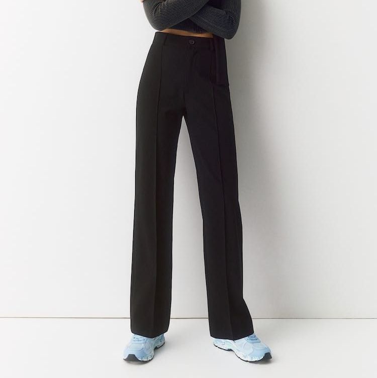 https://hips.hearstapps.com/vader-prod.s3.amazonaws.com/1680888143-best-black-work-pants-for-women-pull-and-bear-6430513e2ce08.jpg?crop=1.00xw:0.668xh;0,0.301xh&resize=980:*
