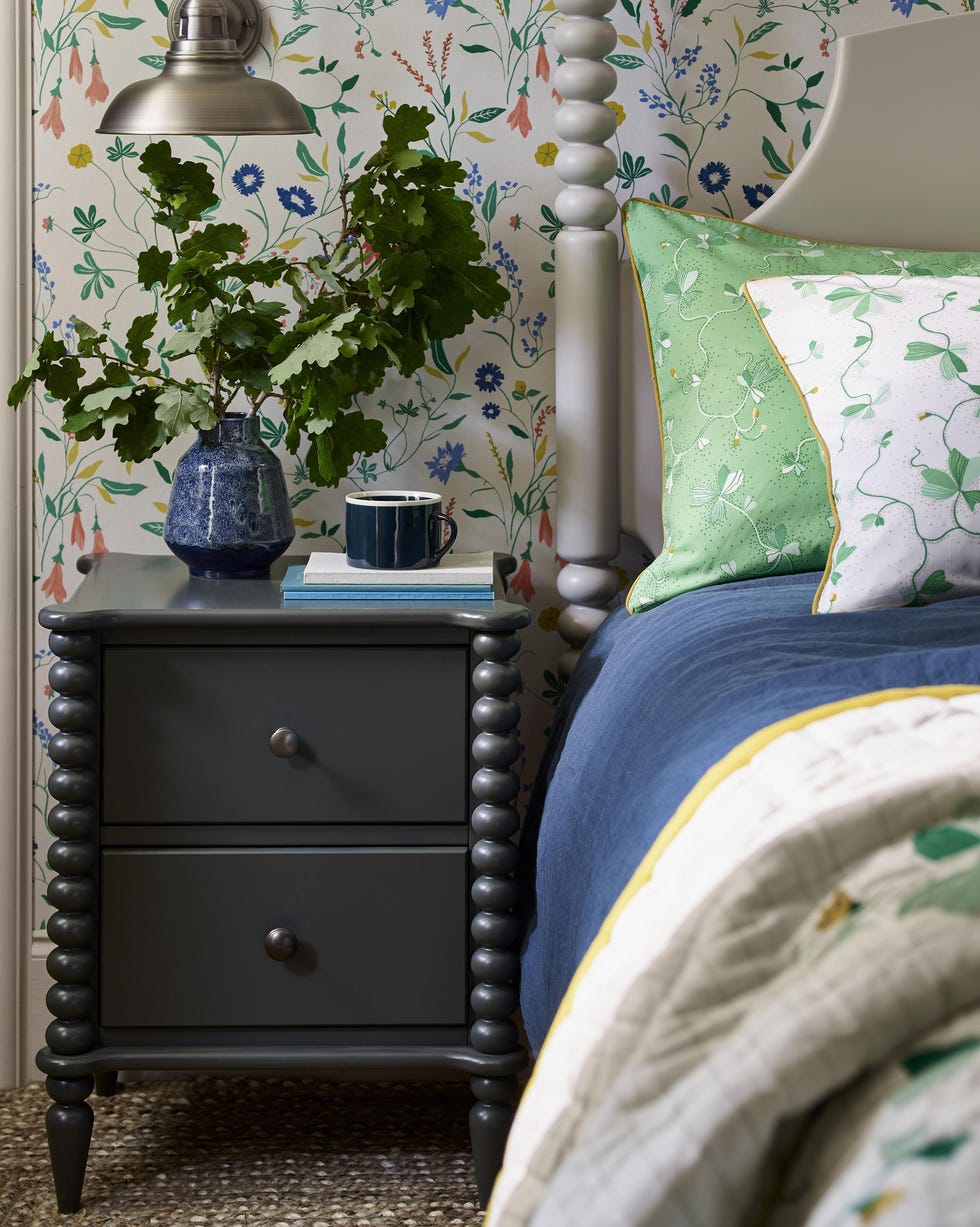 25 Small Bedside Tables To Save Space In Compact Bedrooms 25 Small Bedside Tables To Save Space In Compact Bedrooms