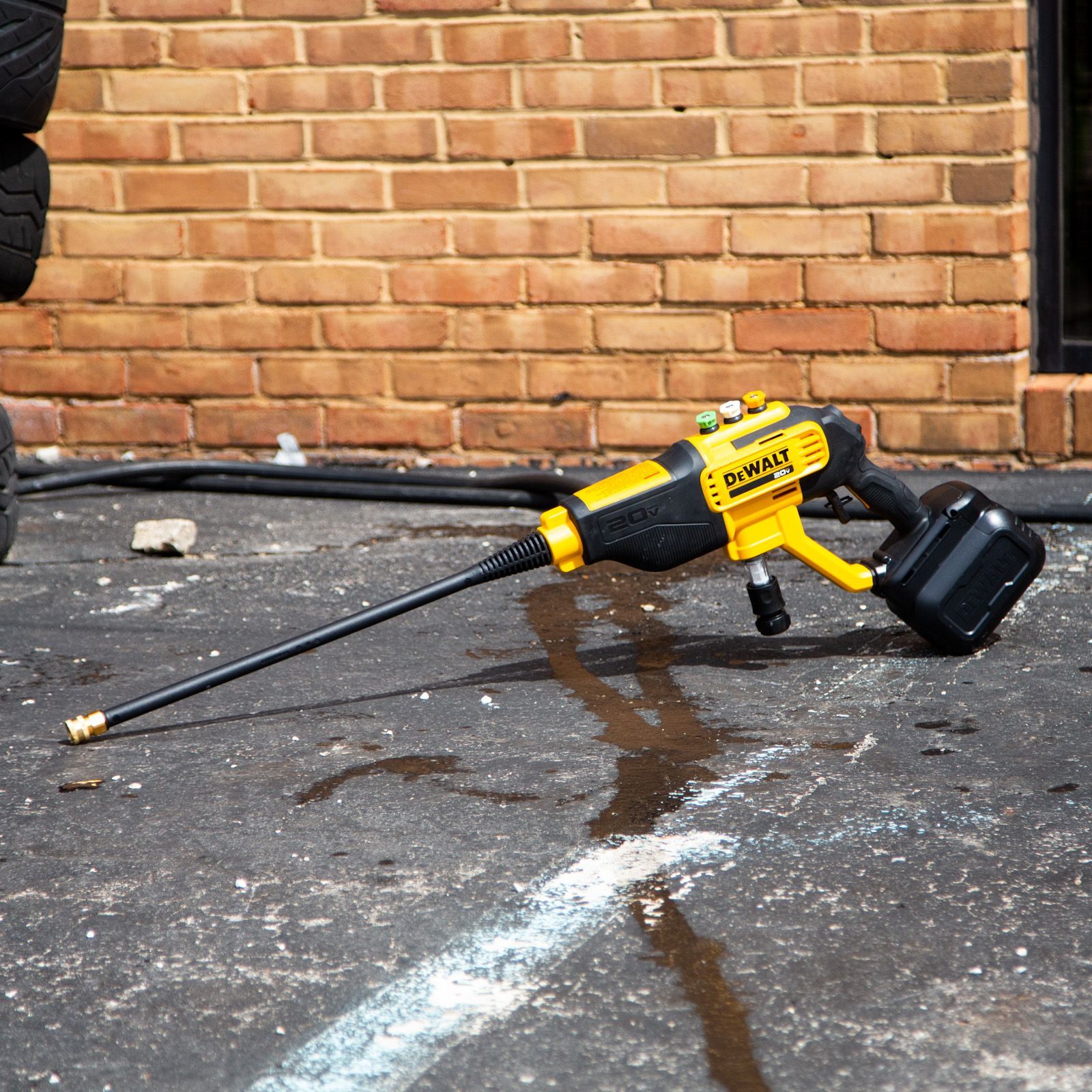 Battery powered store jet wash