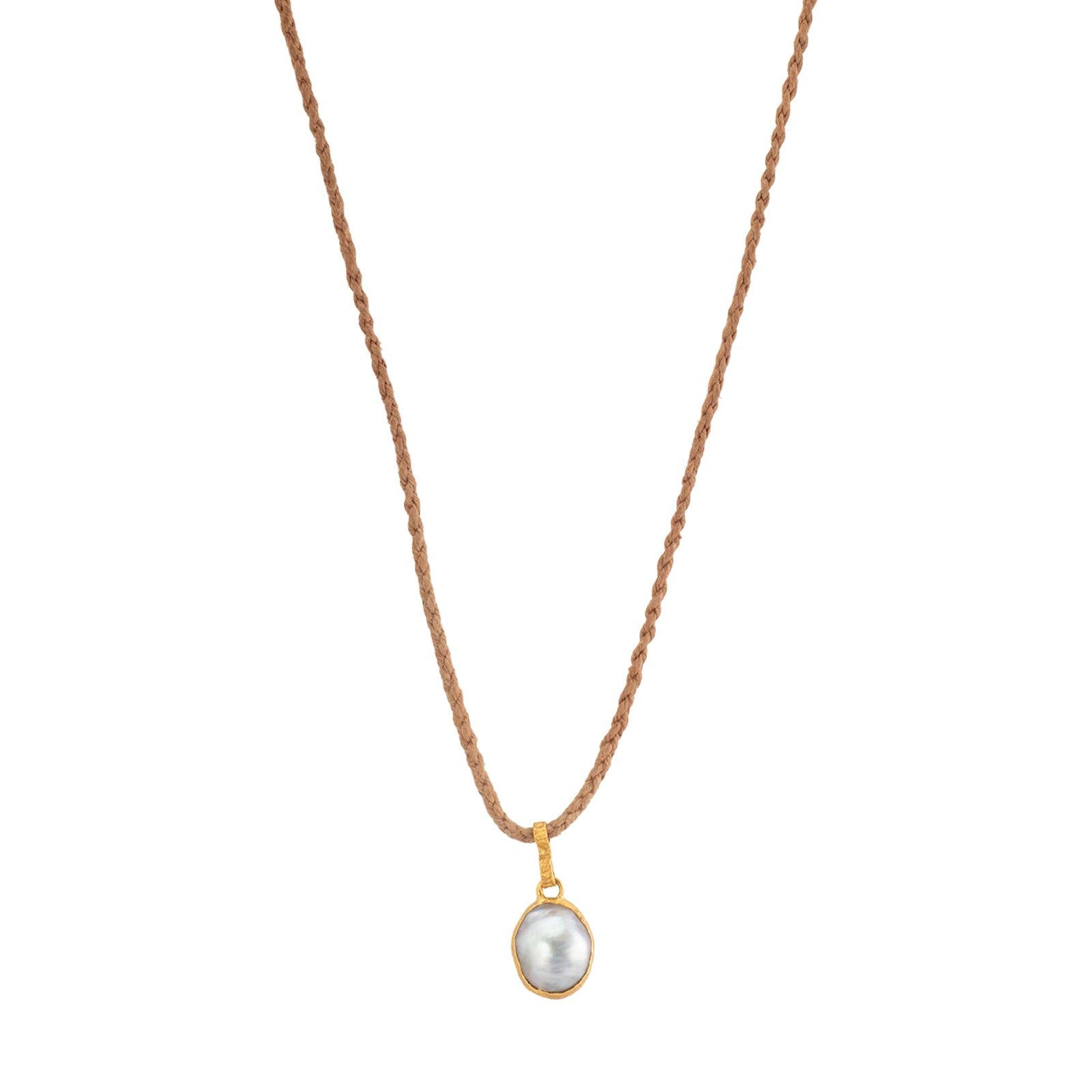 You Can Never Go Wrong When You Wear One Of These Elegant Pearl Necklaces