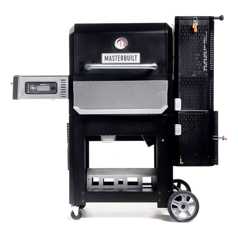 https://hips.hearstapps.com/vader-prod.s3.amazonaws.com/1682369348-masterbuilt-gravity-series-800-digital-charcoal-grill-griddle-and-smoker-6446eb404fa9b.jpg?crop=1xw:1xh;center,top&resize=980:*