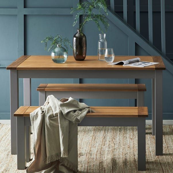 Table with bench and 2 online chairs