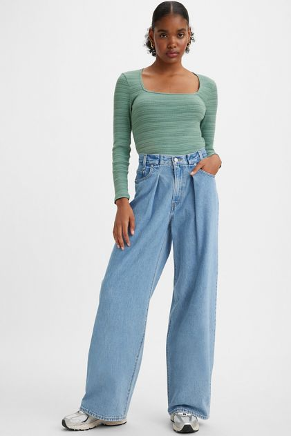 https://hips.hearstapps.com/vader-prod.s3.amazonaws.com/1682529930-best-wide-leg-jeans-pleated-wide-leg-jeans-64495e76f379b.png?crop=0.31607901975493874xw:1xh;center,top&resize=980:*