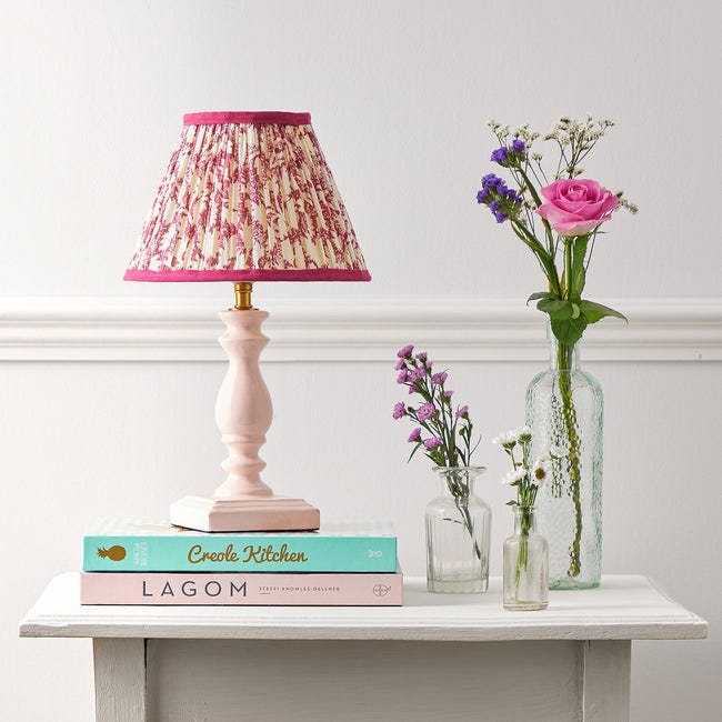 Pale pink Wilma table lamp